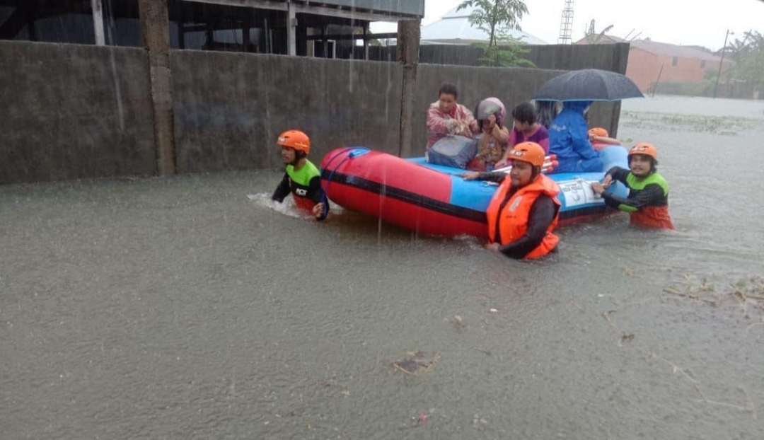 Tim SAR Evakuasi Warga Toa Daeng 3