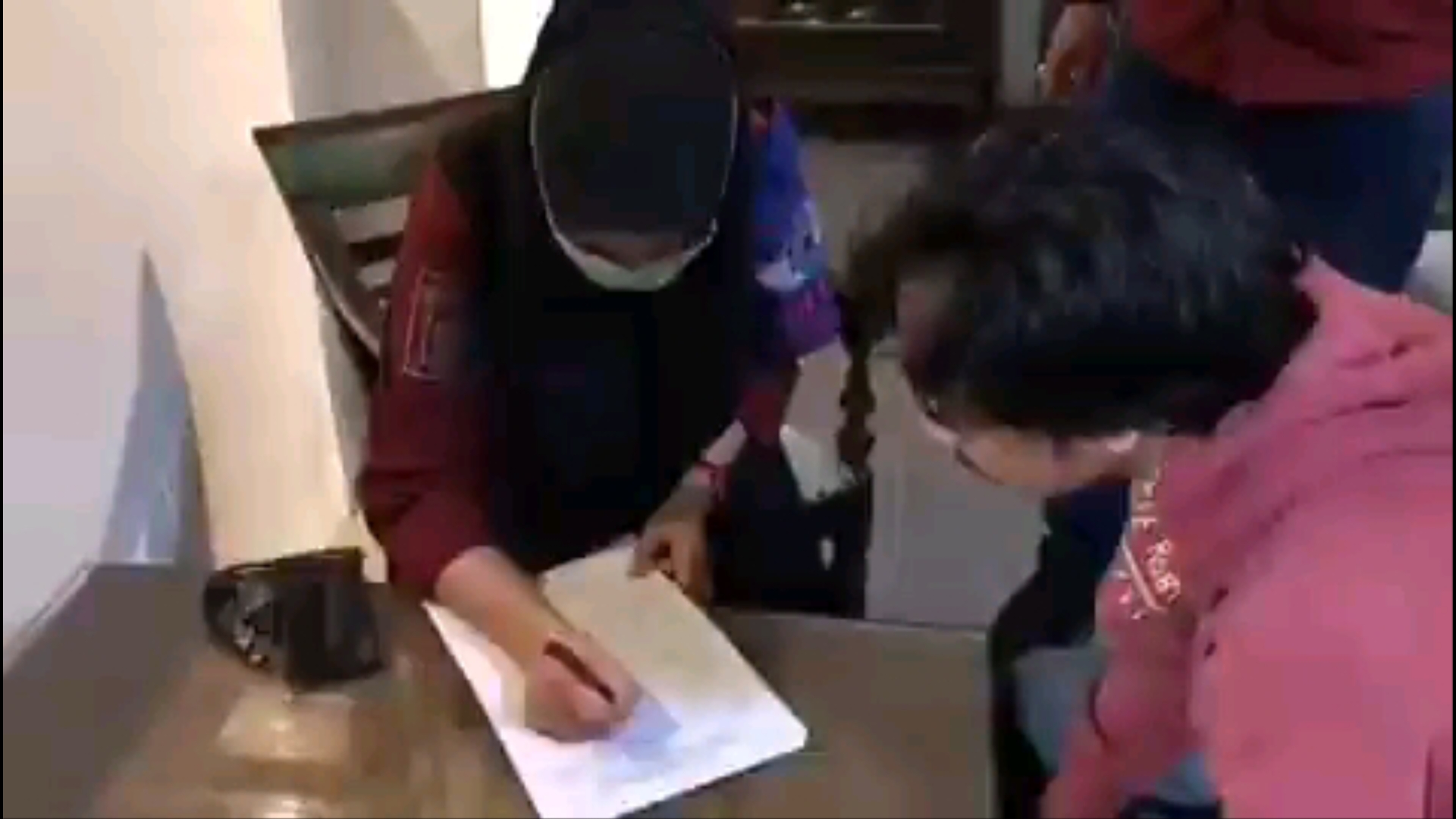 Lewat Batas Jam Malam, Kafe dan Pertokoan Dirazia Petugas