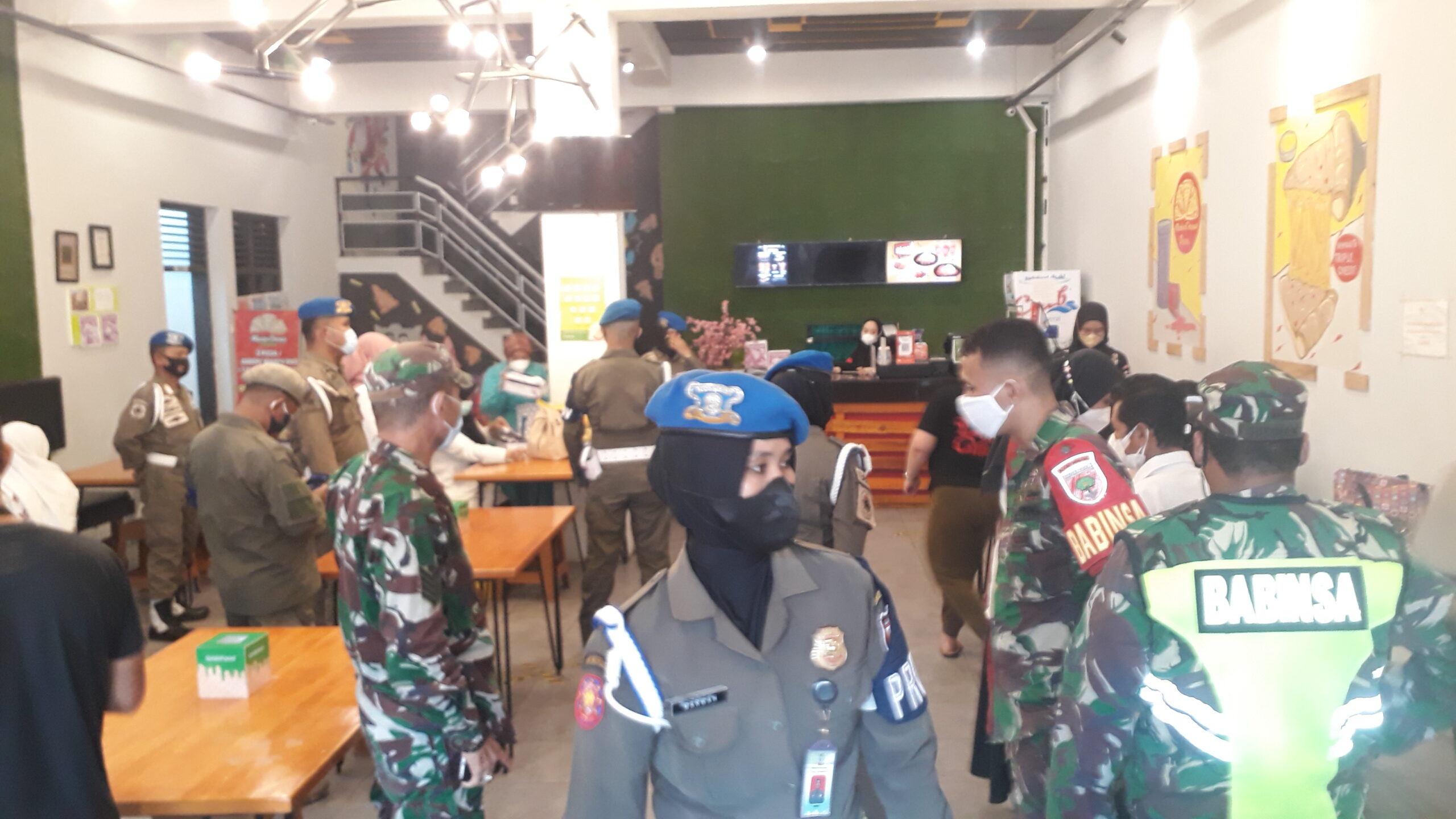 Satgas Raika Swab Sejumlah Pengusaha di Kecamatan Ujung Pandang