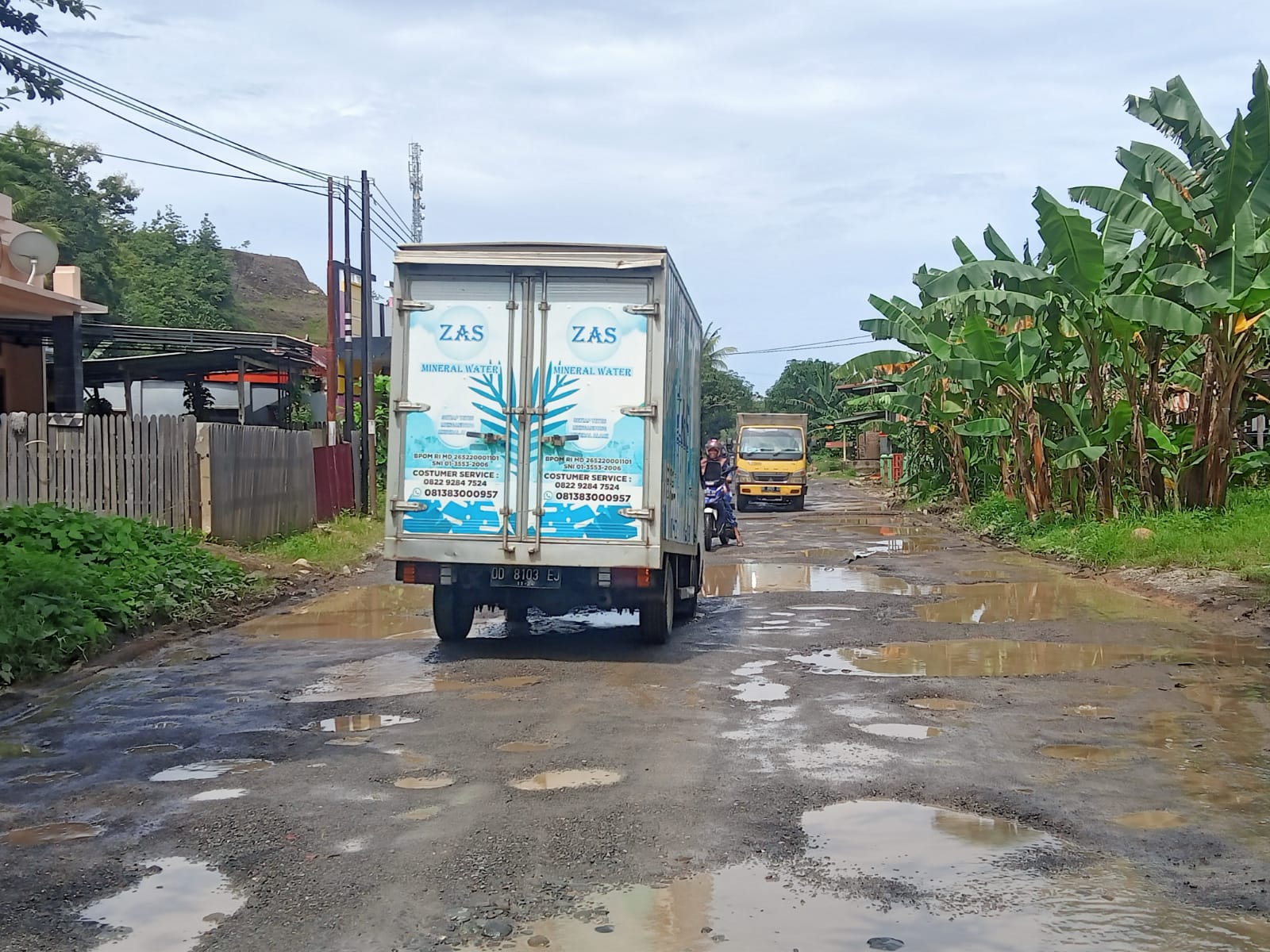 Jalan Rusak di Barru Dikeluhkan Pengguna Jalan
