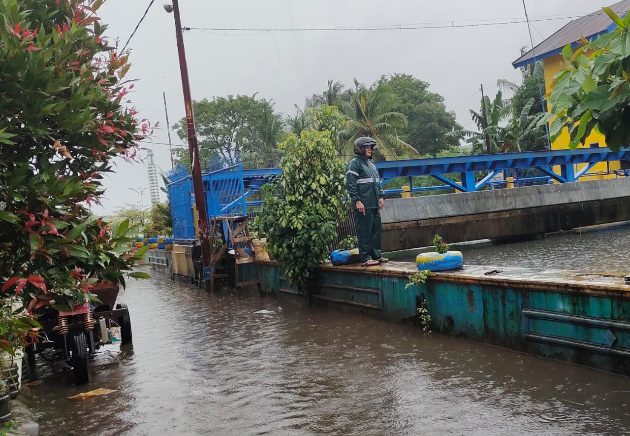 Gerak Cepat Lurah Maccini Sombala Waspadai Genangan di Musim Hujan