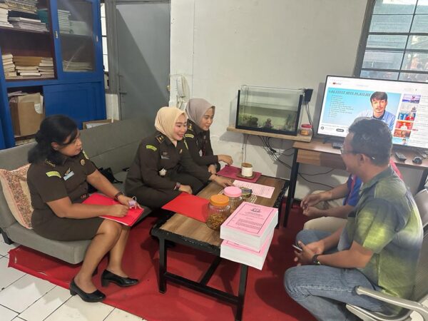 Kejati Sulsel Serahkan Dua Tersangka dan BB Kasus Pasir Laut Takalar ke Jaksa Penuntut Umum