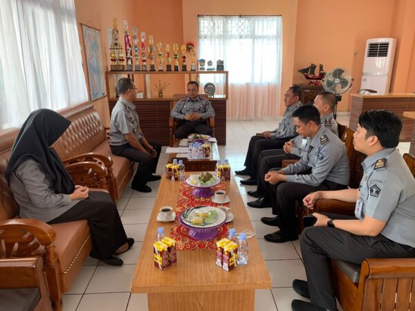 Tim Akuntabilitas Kemenkumham Sulsel Monev Pengelolaan Anggaran 2023 di Lapas Parepare