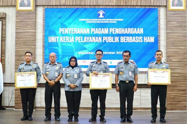17 Satker Lingkup Kemenkumham Sulsel Terima Penghargaan P2HAM