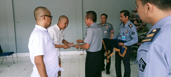 16 Orang Warga Binaan Lapas Narkotika Sungguminasa Terima Remisi Natal 2023