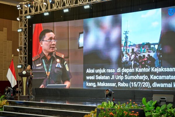 Leonard Kenalkan Strategi Kinerja Berpadu Kearifan Lokal di Rakernas Kejaksaan 2024