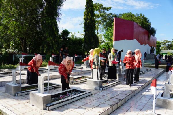 Peringati HBP Ke 60, Rutan Pangkajene Tabur Bunga di TMP Mangilu