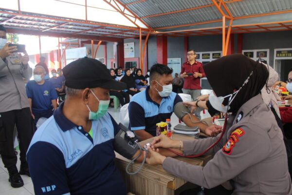 75 WBP Lapas Parepare Dapat Pengobatan Gratis di Hari Bhayangkara Ke 78