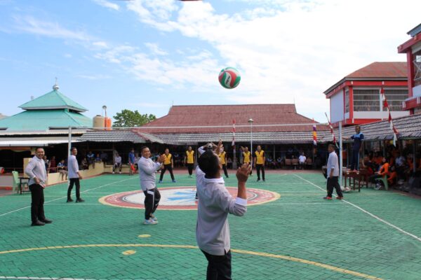 Pertandingan Volley Polres Parepare vs Lapas Parepare Warnai Hari Bhayangkara Ke 78