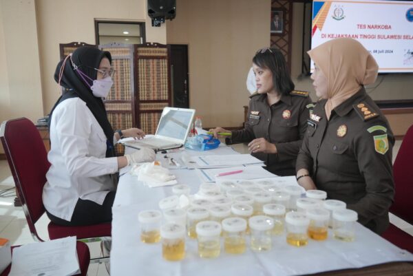 Kejati Sulsel Gandeng BNN Tes Urine