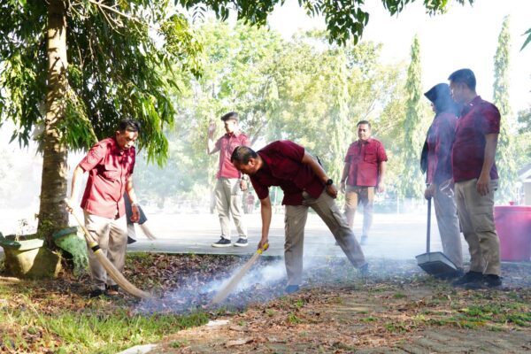 Sambut Hari Pengayoman Ke 79, Rutan Pangkajene Bersih-Bersih di TMP Mangilu