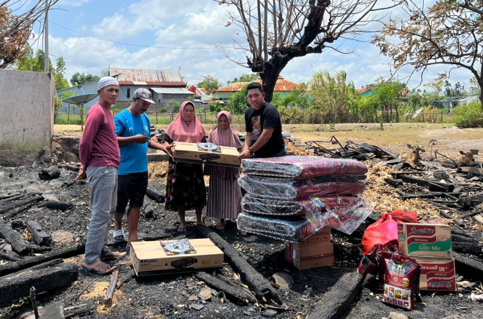 Huadi Group Bantu Korban Kebakaran di Dusun Bangun Pandang