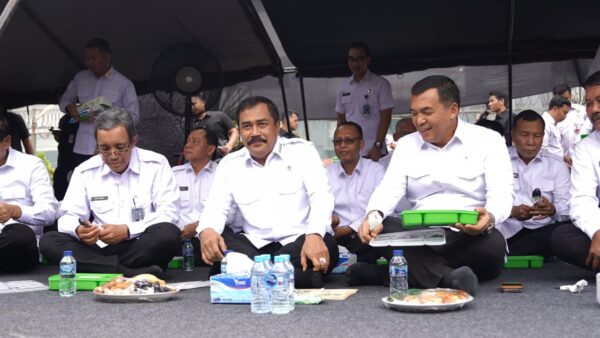 Jalin Kebersamaan Tanpa Batas, Lapas Maros Ikuti Kegiatan Makan Bersama Menteri Imigrasi dan Pemasyarakatan dan Warga Binaan Rutan Cipinang Secara Virtual