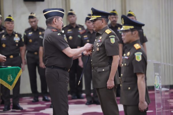 Jaksa Agung Lantik SesJAMBin dan Kajati Jateng
