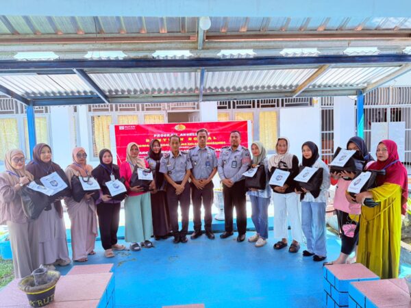 Rutan Masamba Bagikan Bantuan Sembako, Keluarga Warga Binaan Merasa Diperhatikan