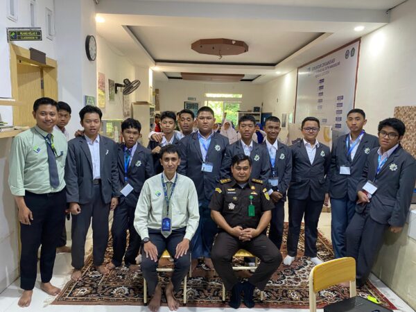 Kejati Sulsel Bangun Benteng Kesadaran Hukum di SMA IT Al Fatih