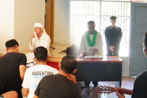 Toleransi Beragama di Rutan Pangkep, Warga Binaan Muslim dan Nasrani Jalani Pembinaan Rohani Bersamaan