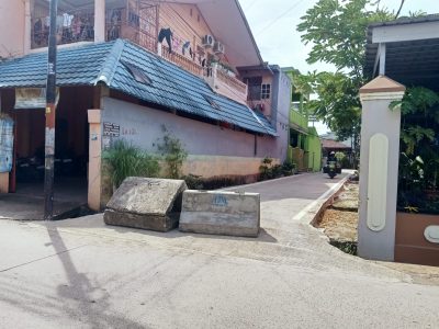 Balok Beton Tutup Lorong 12, PU Makassar: Jalan Masih Masa Pengerasan