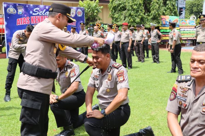 Naik Pangkat di Ujung Tahun, 77 Personel Polres Maros Digasak Pesan Tegas Kapolres