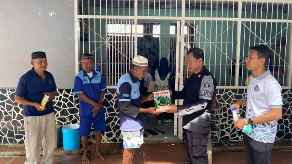 Penuhi Kebutuhan Gizi Lansia, Rutan Pangkep Salurkan Susu Tambahan bagi Warga Binaan