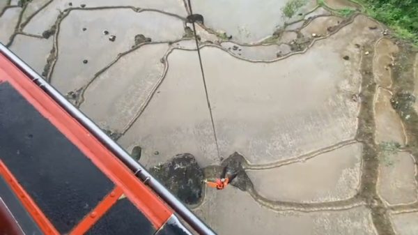 Evakuasi Udara di Lampeso: Jenazah Korban ATR 42-500 Diangkat dari Jurang 200 Meter